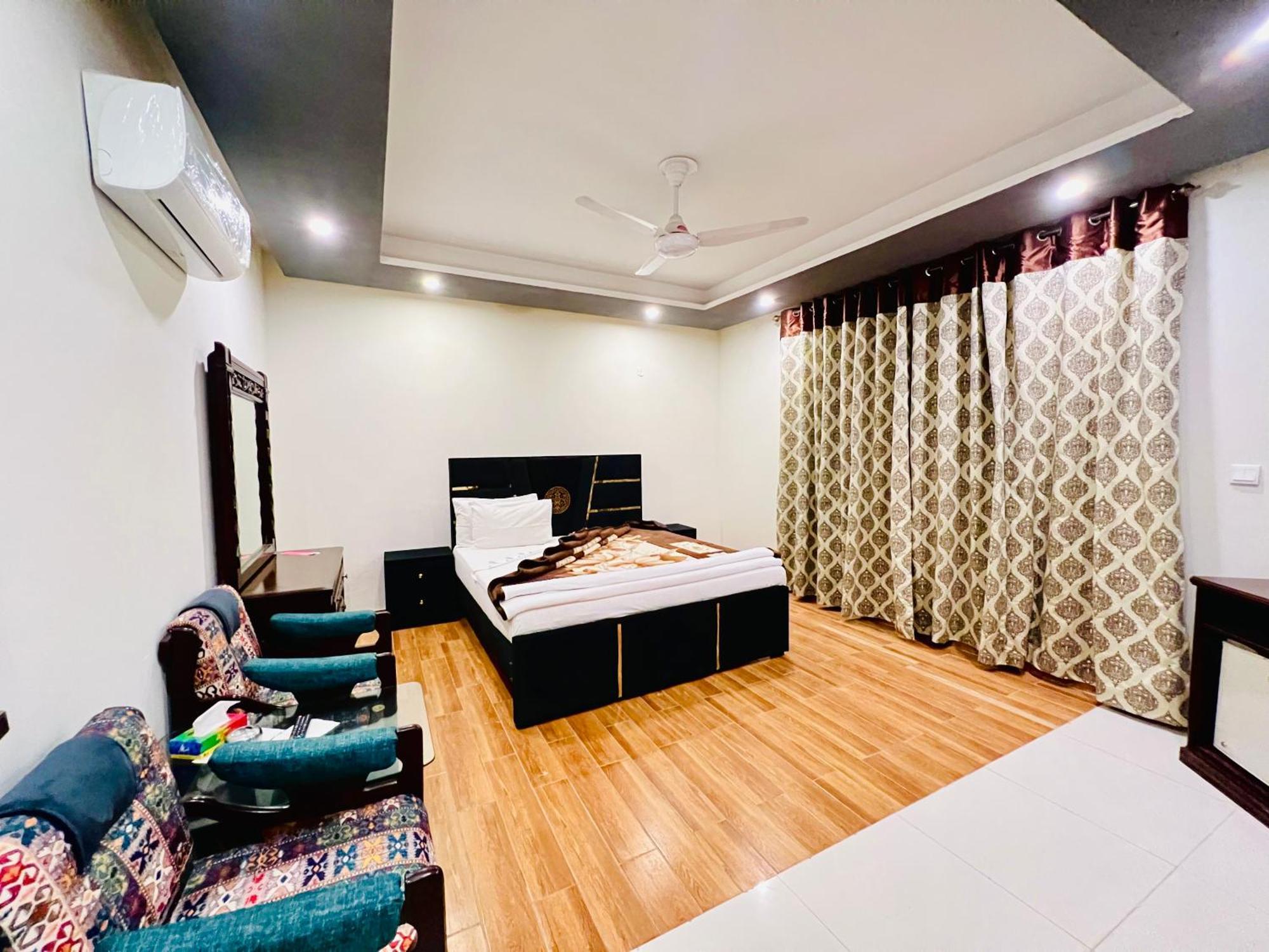 Holiday In Islamabad Extérieur photo